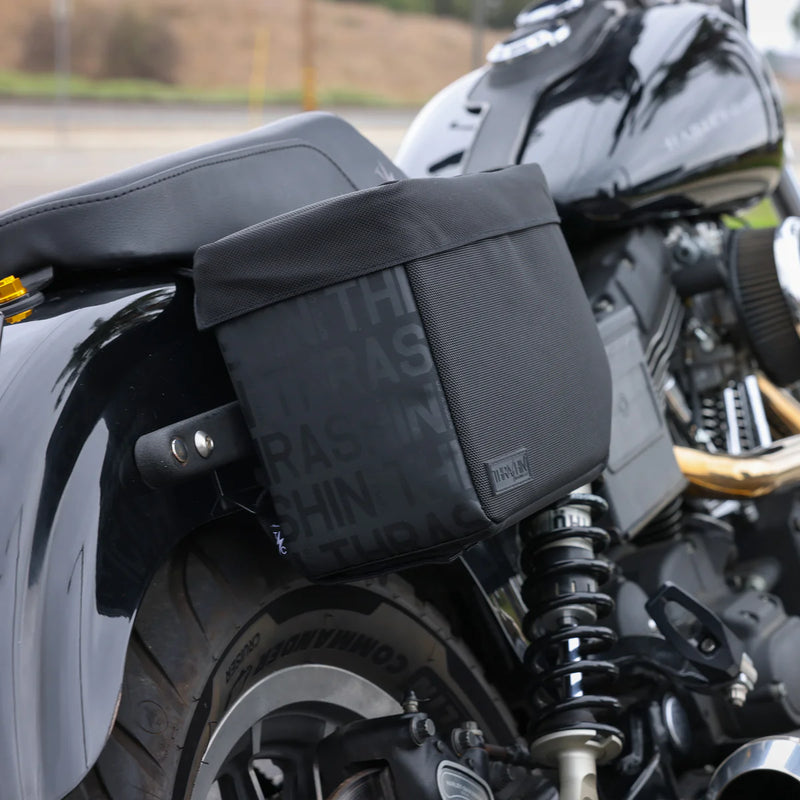 Thrashin Supply Essential Base 10L Zestaw toreb motocyklowych typu „throw-over”