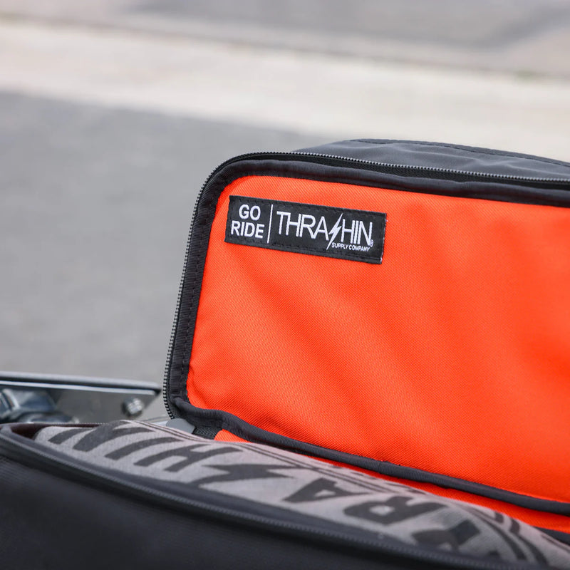 Thrashin Supply Essential Base 10L Zestaw toreb motocyklowych typu „throw-over”