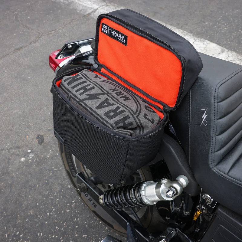 Thrashin Supply Essential Base 10L Zestaw toreb motocyklowych typu „throw-over”