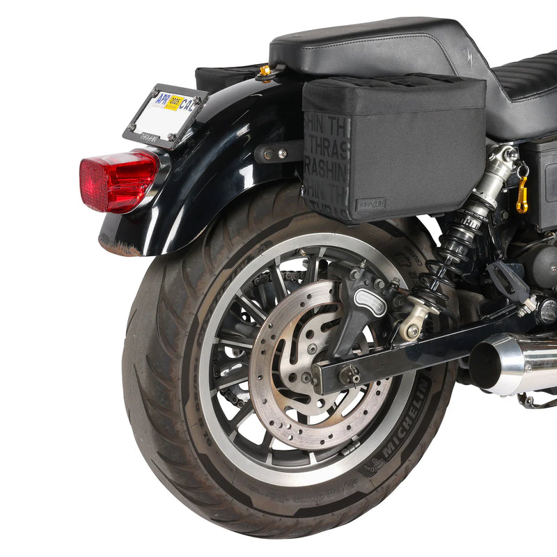 Thrashin Supply Essential Base 10L Zestaw toreb motocyklowych typu „throw-over”