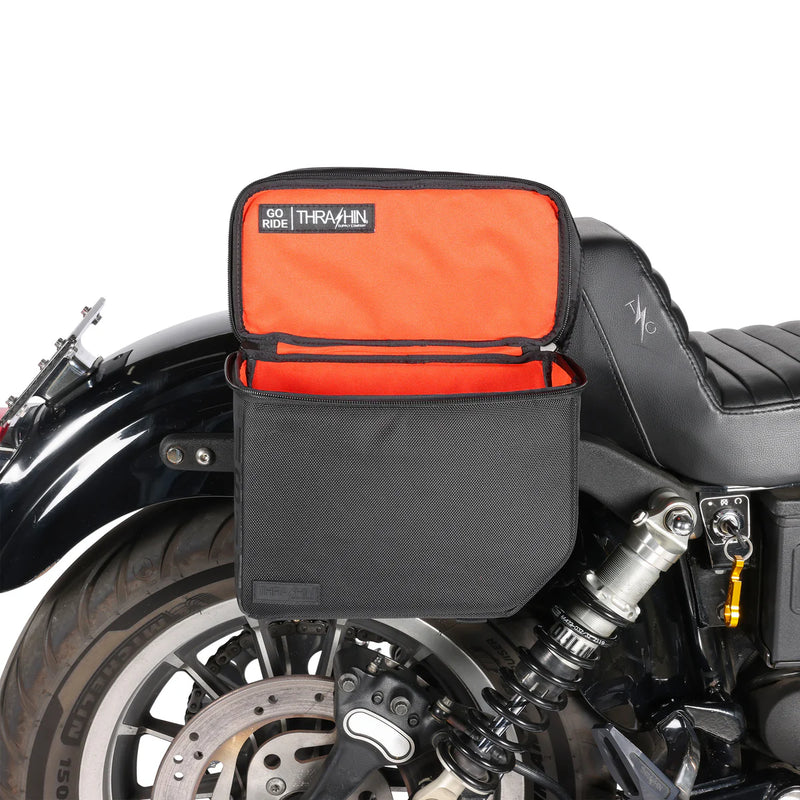 Thrashin Supply Essential Base 10L Zestaw toreb motocyklowych typu „throw-over”
