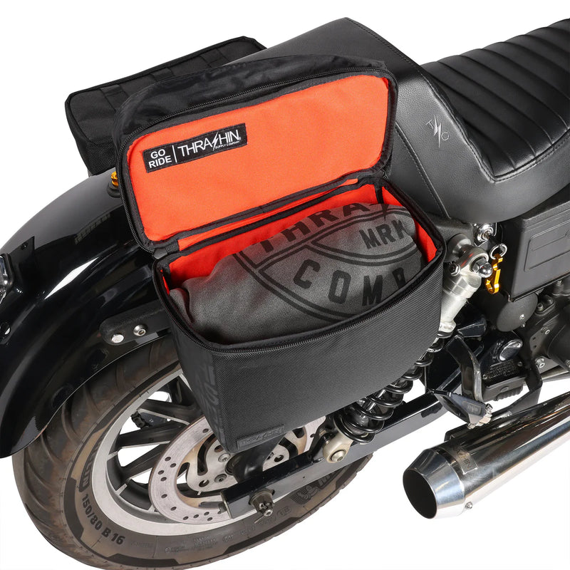 Thrashin Supply Essential Base 10L Zestaw toreb motocyklowych typu „throw-over”
