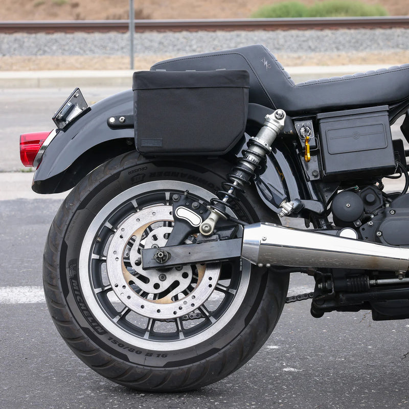 Thrashin Supply Essential Base 10L Zestaw toreb motocyklowych typu „throw-over”