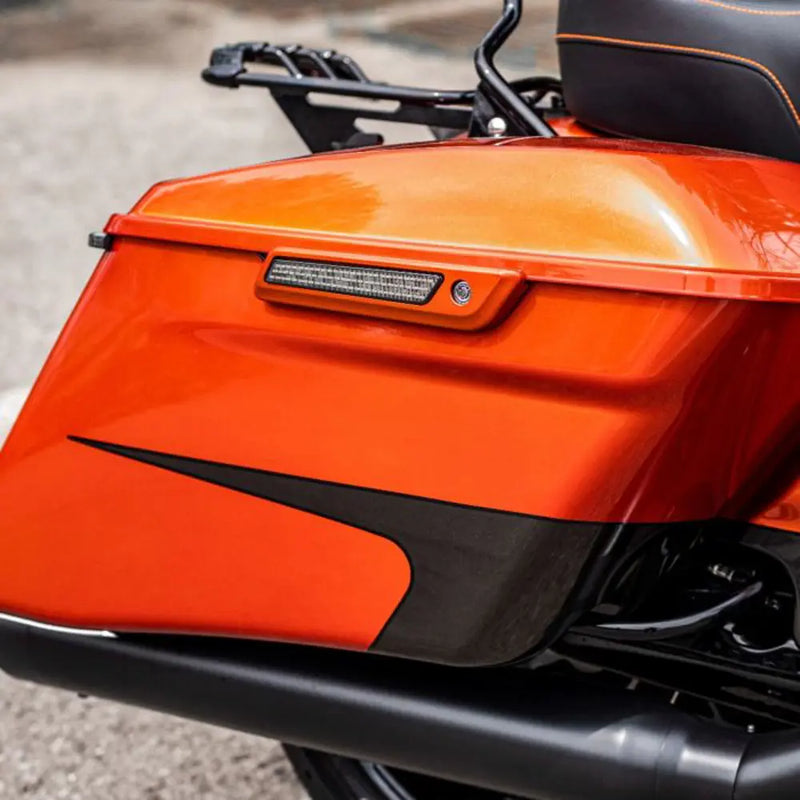 Custom Dynamics Podwójne światła LED z zatrzaskiem do sakwy o podwójnej intensywności dla motocykli Harley