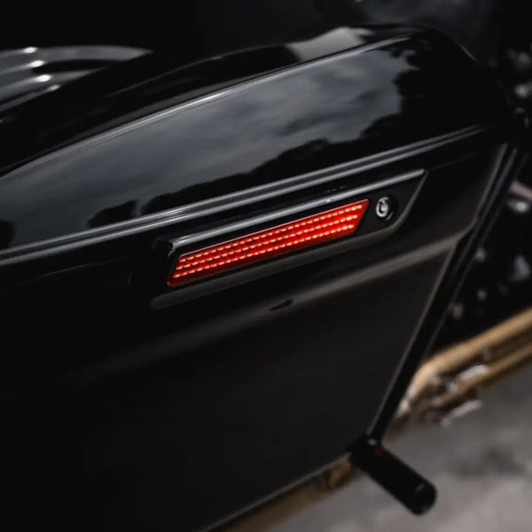 Custom Dynamics Podwójne światła LED z zatrzaskiem do sakwy o podwójnej intensywności dla motocykli Harley