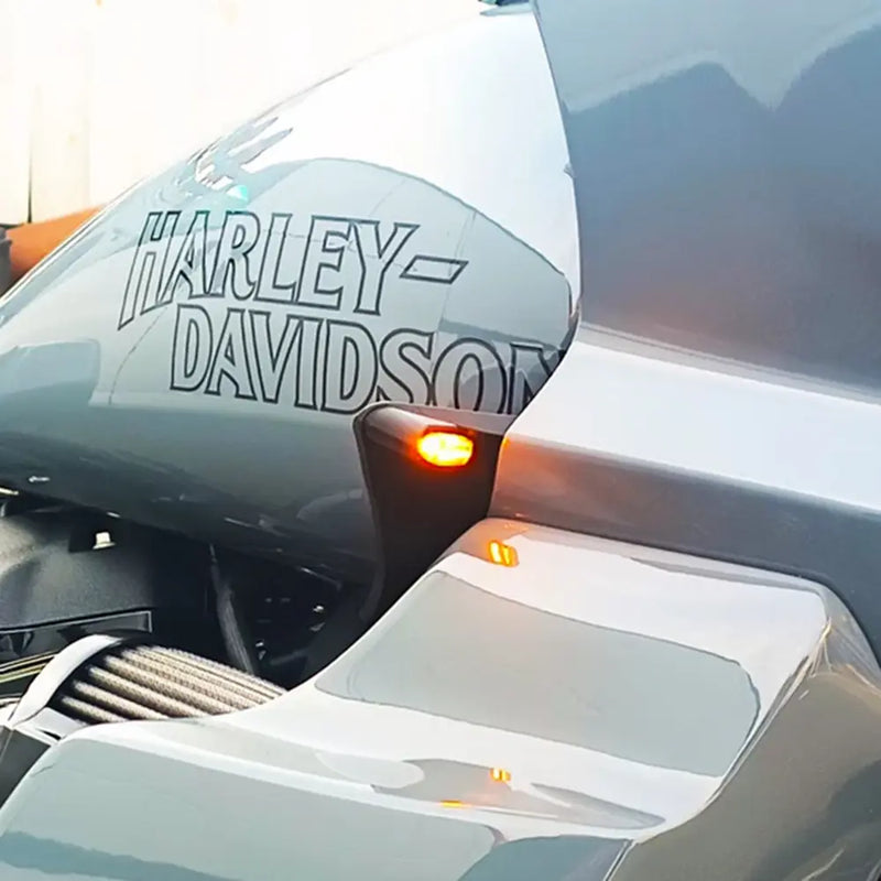 Owiewka Dominator ST z kierunkowskazami LED do Harleya